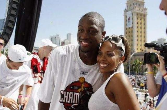 詹姆斯关键助攻锁定胜利（詹姆斯妙传定胜局）