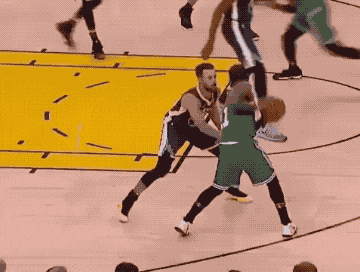 誓死保卫阿隆索？头戴钢盔手拿武器的企鹅卫兵已占领评论区（阿隆索护卫战打响：钢盔企鹅军团挥武器攻占评论区）