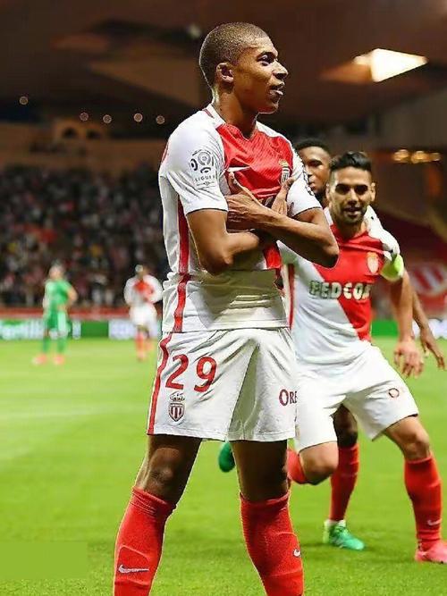 6场贡献7球1助攻，姆巴佩当选皇马11月最佳球员（6战7球+1助，姆巴佩荣膺皇马11月最佳）