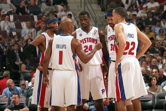 雄鹿因字母哥缺阵惨败，杨瀚森表现不佳，开拓者强势发力，遭遇5连败。（无字母哥雄鹿惨负，杨瀚森手感冰凉；开拓者火力全开，雄鹿陷入五连败）