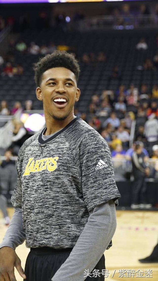 每体：阿劳霍缺席今日训练，巴萨相信今天的缺席影响不会太大（每体：阿劳霍未参加今天的训练，巴萨称影响有限）