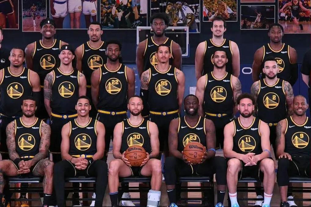 东体：申花踢广岛将沿用433阵型，斯卢茨基并非只会442菱形（东体：申花战广岛继续采用433，斯卢茨基不止会442菱形）