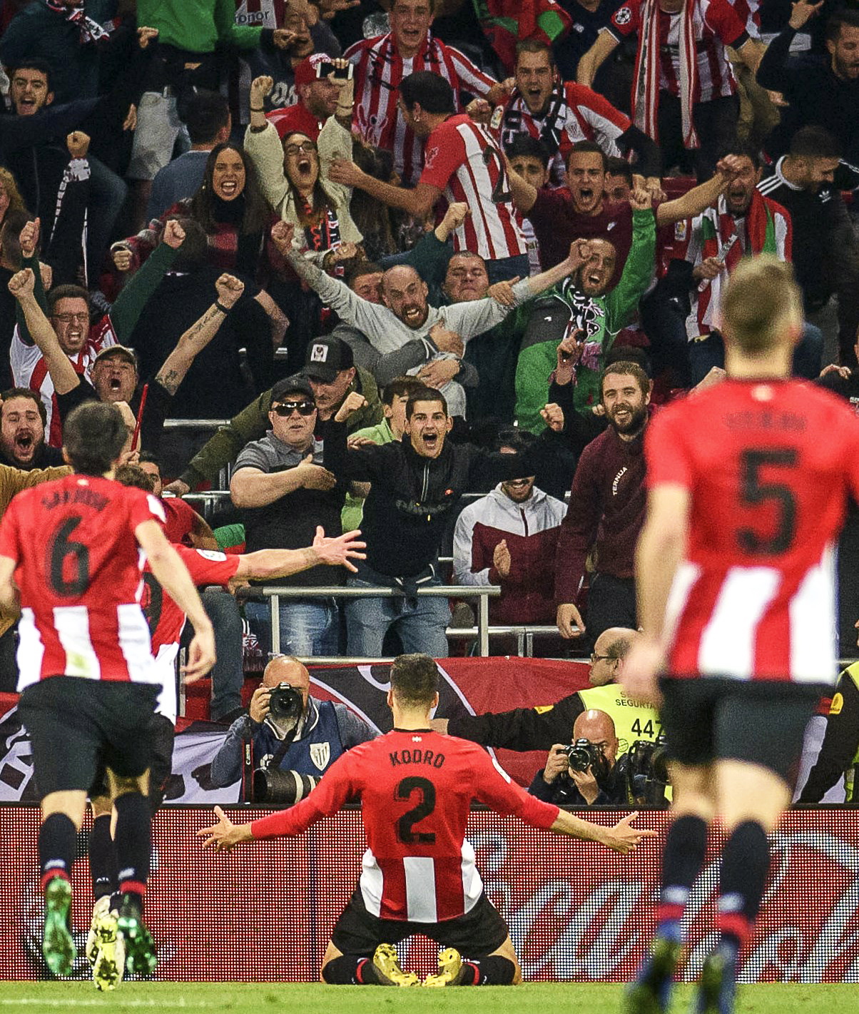 客场8连胜！掘金刷新队史客场连胜纪录（掘金豪取客场八连胜，改写队史客场连胜纪录）