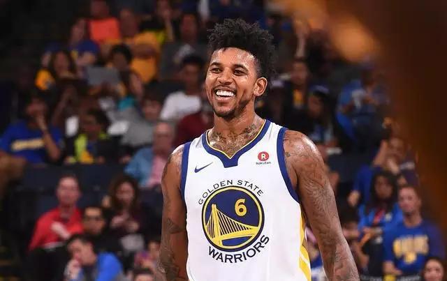 伤愈复出，卡瓦尼时隔两个月再次代表博卡出场并打进一粒点球（阔别两月复出，卡瓦尼重返博卡点球建功）