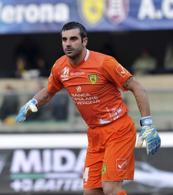 意天空：国米前锋博尼身患流感，将缺席对阵比萨的比赛（意天空：国米前锋博尼因流感缺席与比萨之战）