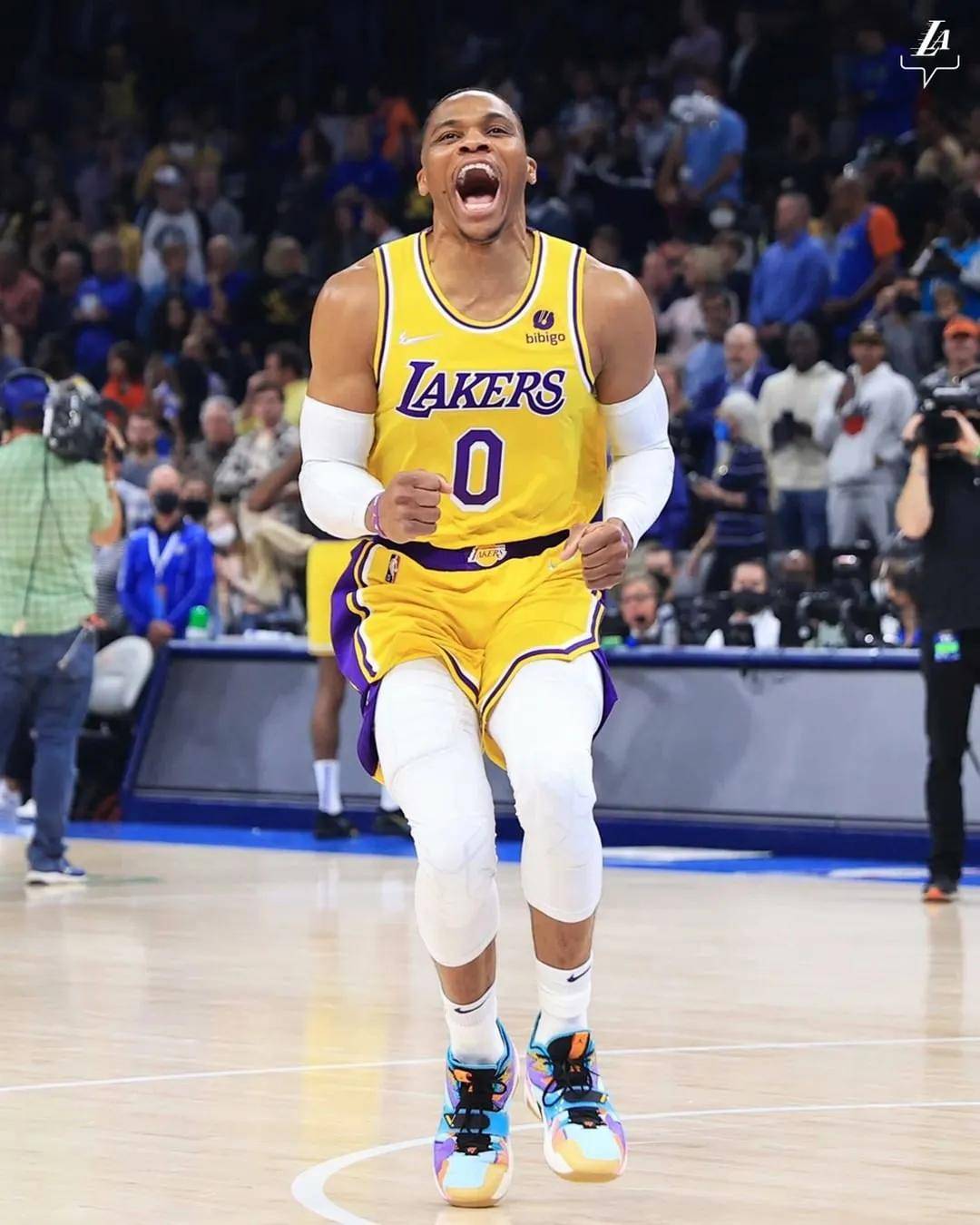 莱万：我对助攻感到高兴；球迷应该会满意我们的表现（莱万：助攻让我很开心，球迷应该会对我们的表现满意）