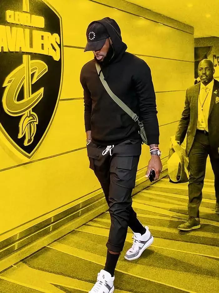 阿隆索：球员表现无可指责，我不关注未来，只关注下一场比赛（阿隆索：球员无可指摘，暂不谈未来，专注下一战）